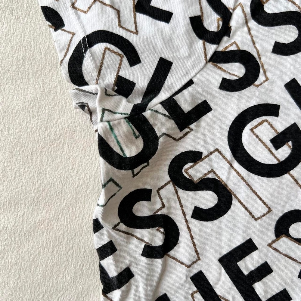 Guess white & black logo tee with repeating 'GUESS' 'LA' text Women's cotton - Picture 3 of 8